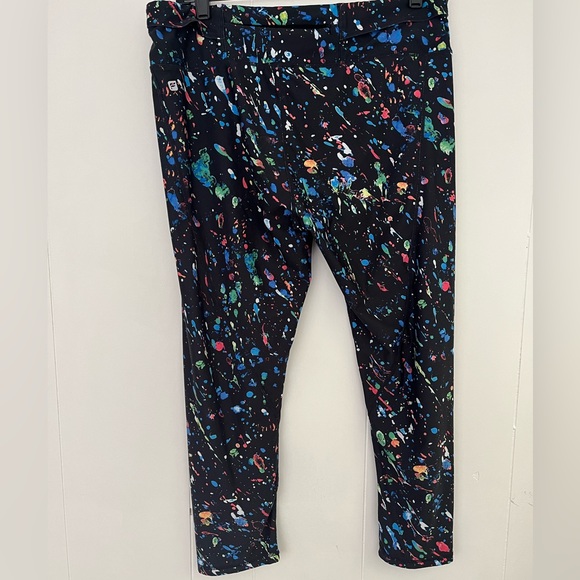 Fabletics Quinn Crop in Black Spectra Splash Paint Splatter Size XXL - Picture 2 of 11